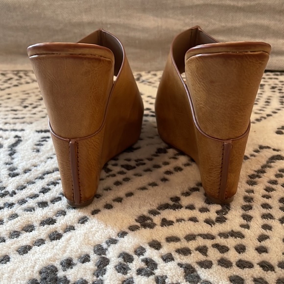 Charles by Charles David tan Leather Block Wedges sz 8.5M - Picture 5 of 9